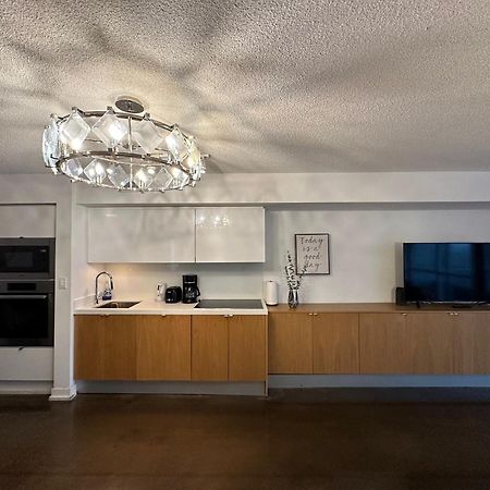 Toronto Downtown Luxurious Stylish 3 Bedroom 3 Bath 2 Balconies Near Rogers Centre Lakeview Condo Luaran gambar