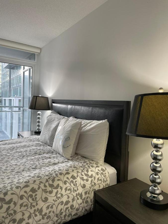 Toronto Downtown Luxurious Stylish 3 Bedroom 3 Bath 2 Balconies Near Rogers Centre Lakeview Condo Luaran gambar