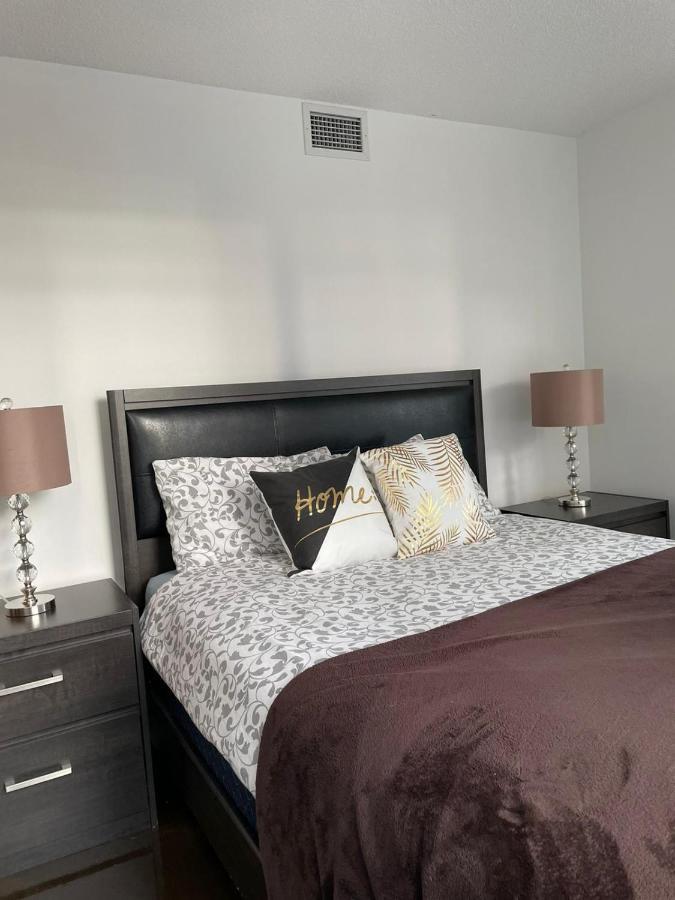 Toronto Downtown Luxurious Stylish 3 Bedroom 3 Bath 2 Balconies Near Rogers Centre Lakeview Condo Luaran gambar