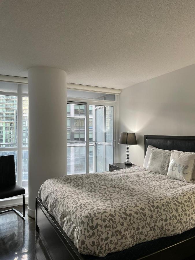 Toronto Downtown Luxurious Stylish 3 Bedroom 3 Bath 2 Balconies Near Rogers Centre Lakeview Condo Luaran gambar