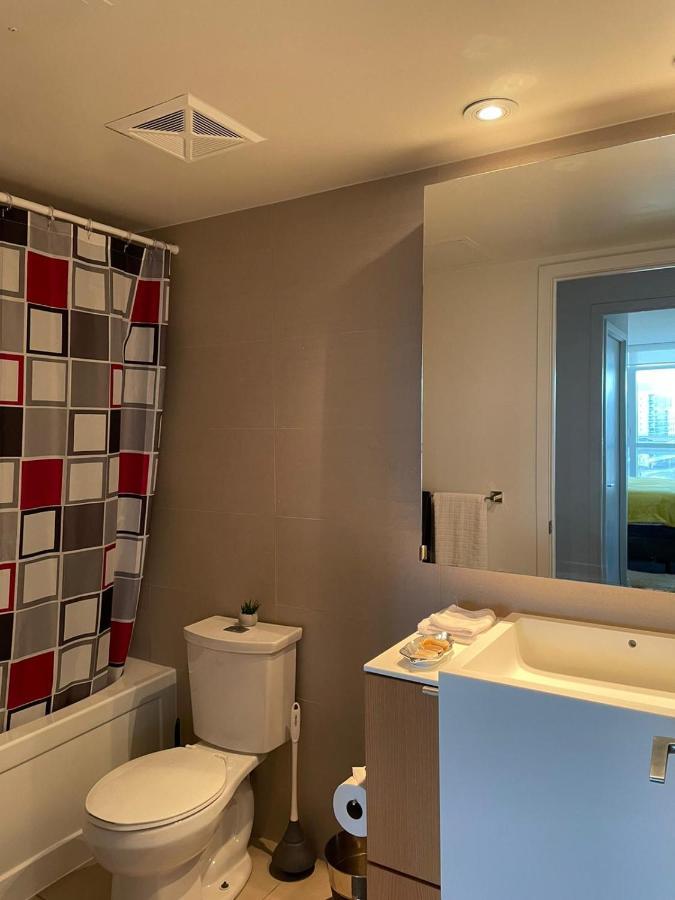 Toronto Downtown Luxurious Stylish 3 Bedroom 3 Bath 2 Balconies Near Rogers Centre Lakeview Condo Luaran gambar