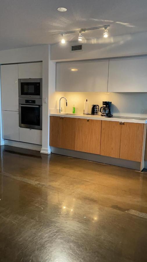 Toronto Downtown Luxurious Stylish 3 Bedroom 3 Bath 2 Balconies Near Rogers Centre Lakeview Condo Luaran gambar