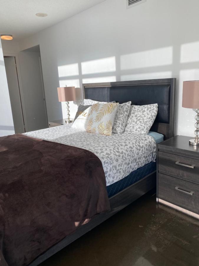 Toronto Downtown Luxurious Stylish 3 Bedroom 3 Bath 2 Balconies Near Rogers Centre Lakeview Condo Luaran gambar