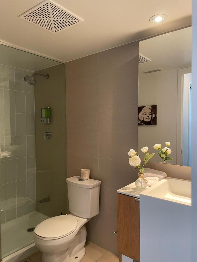 Toronto Downtown Luxurious Stylish 3 Bedroom 3 Bath 2 Balconies Near Rogers Centre Lakeview Condo Luaran gambar