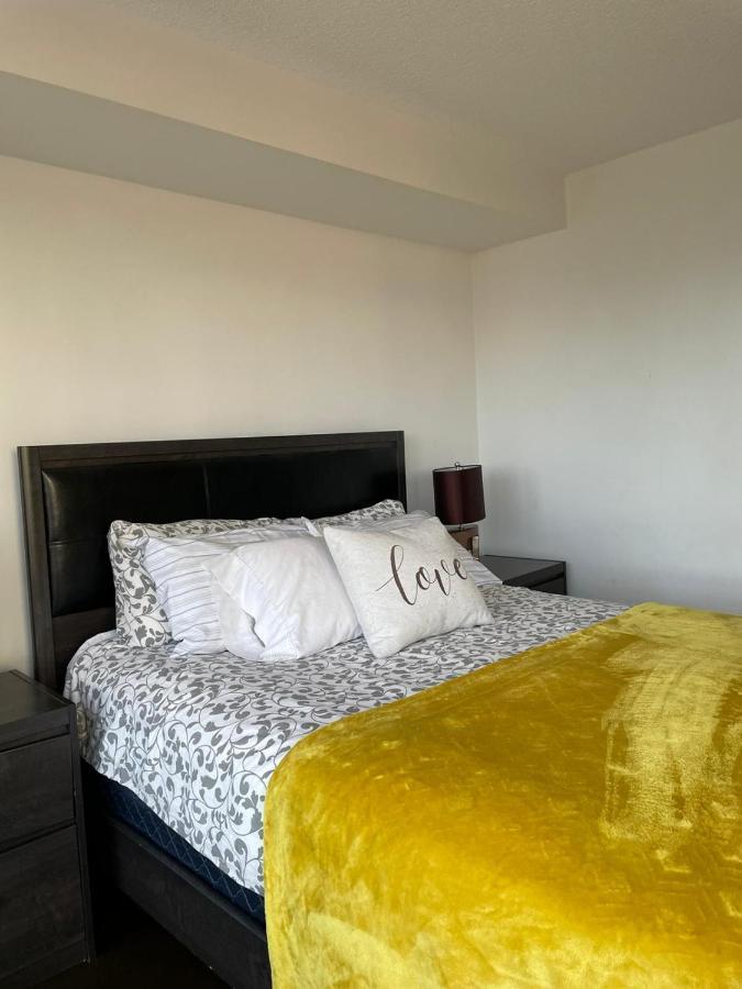 Toronto Downtown Luxurious Stylish 3 Bedroom 3 Bath 2 Balconies Near Rogers Centre Lakeview Condo Luaran gambar