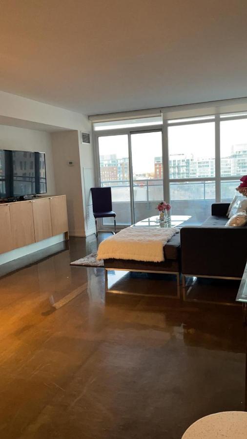 Toronto Downtown Luxurious Stylish 3 Bedroom 3 Bath 2 Balconies Near Rogers Centre Lakeview Condo Luaran gambar
