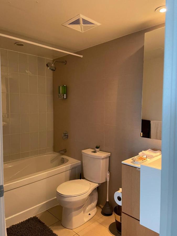Toronto Downtown Luxurious Stylish 3 Bedroom 3 Bath 2 Balconies Near Rogers Centre Lakeview Condo Luaran gambar