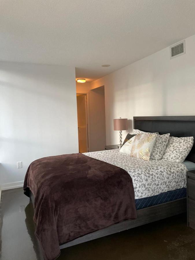 Toronto Downtown Luxurious Stylish 3 Bedroom 3 Bath 2 Balconies Near Rogers Centre Lakeview Condo Luaran gambar