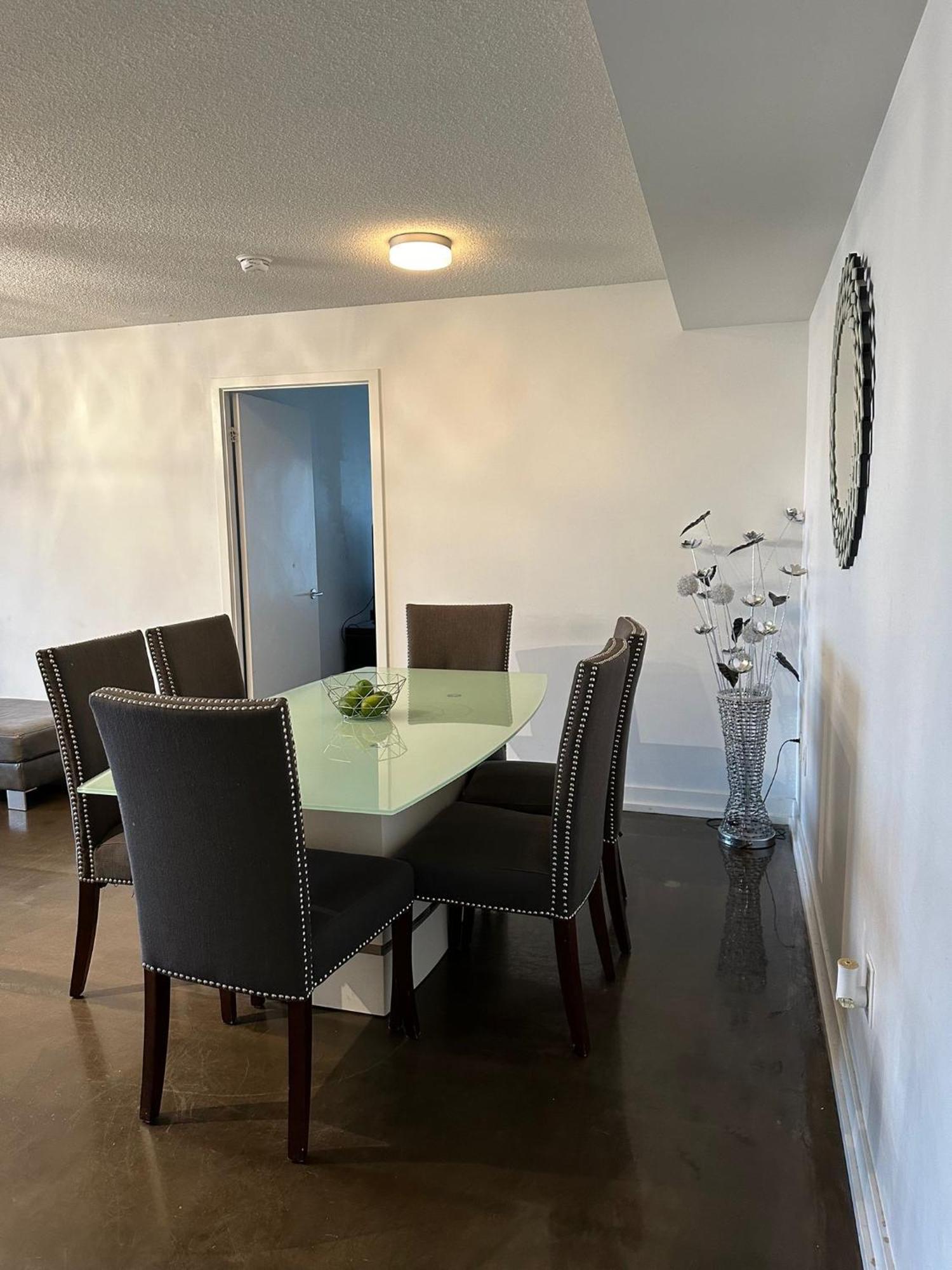 Toronto Downtown Luxurious Stylish 3 Bedroom 3 Bath 2 Balconies Near Rogers Centre Lakeview Condo Luaran gambar
